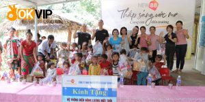 Hoạt động thắp sáng giấc mơ đến trường cho trẻ em tại Điện Biên